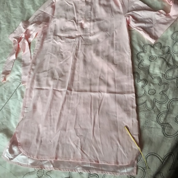 clothes - Picture 3 of 3